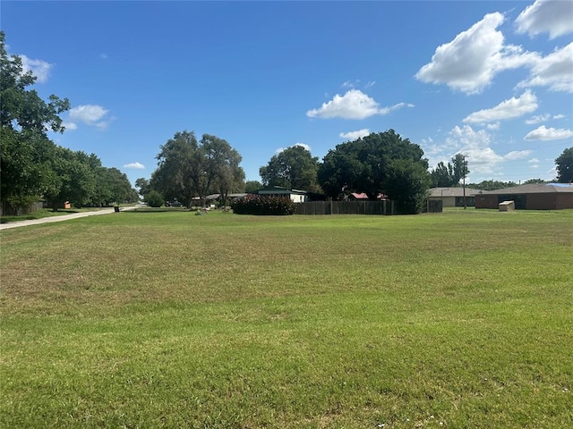 722 W 5th St, Erick, OK 73645 - view of yard