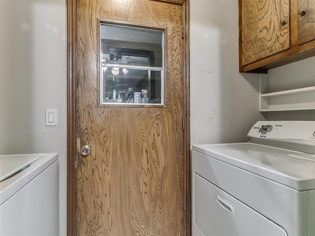3000 Beverly Dr, Edmond, OK 73013 - washroom featuring cabinet space and independent washer and dryer