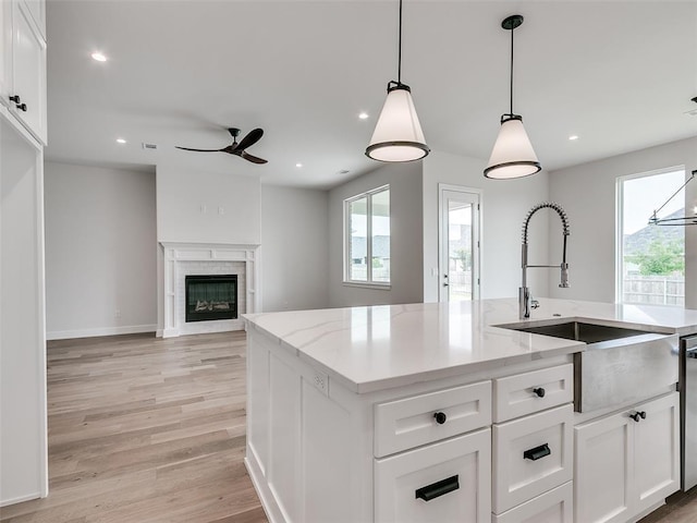 201 Pont Neuf Ct, Edmond, OK 73034 - kitchen featuring ceiling fan, plenty of natural light, light wood-style floors, decorative light fixtures, and recessed lighting