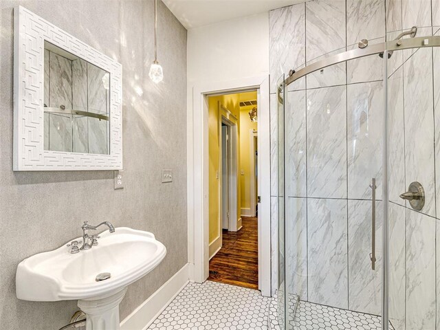 701 NW 21st St, Oklahoma City, OK 73103 - full bath with a stall shower and a sink