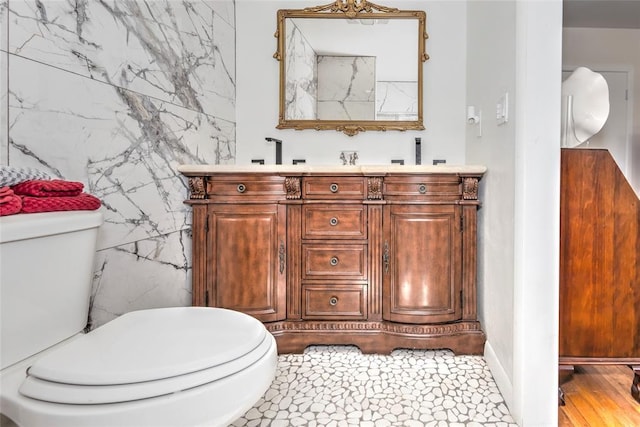 2299 Coretta Ave, Duncan, OK 73534 - bathroom with double vanity and toilet