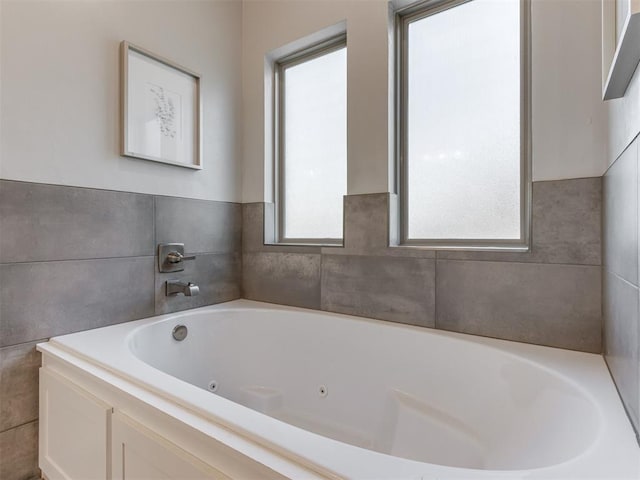 1391 Hickory Trl, Piedmont, OK 73078 - bathroom with a whirlpool tub