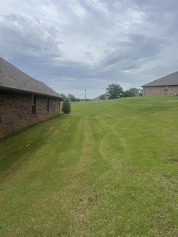 7013 Morning Song Dr, Oklahoma City, OK 73150 - view of green lawn