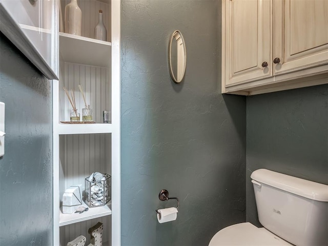2009 Pembroke Ln, Edmond, OK 73003 - bathroom featuring toilet
