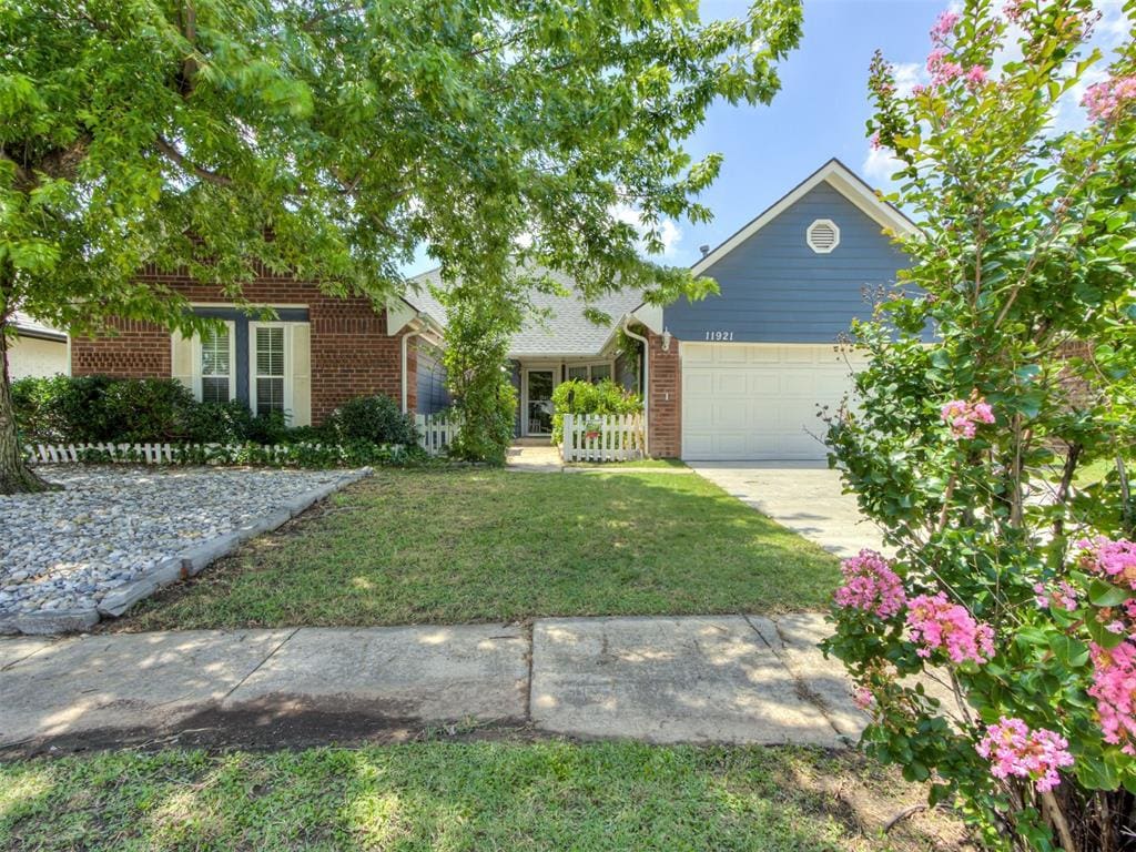 11921 Silver Sun Dr, Oklahoma City, OK 73162 - photo 1