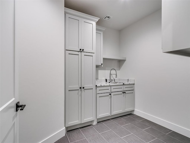 216 Pont Neuf Ct, Edmond, OK 73034 - laundry room with a sink and baseboards