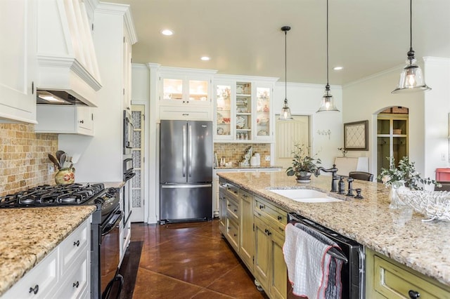 775 Magnolia Ln, Tuttle, OK 73089 - kitchen featuring black appliances, glass insert cabinets, decorative light fixtures, backsplash, and recessed lighting