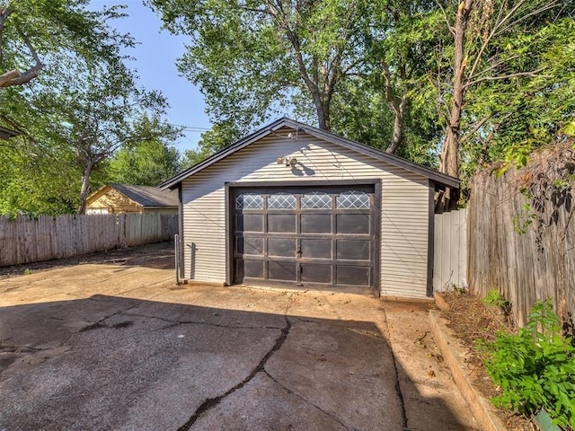 1623 NW 39th St, Oklahoma City, OK 73118 - detached garage with driveway