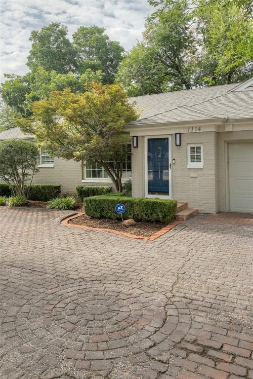 1114 Glenwood Ave, Nichols Hills, OK 73116 - ranch-style house featuring brick siding, a garage, and driveway