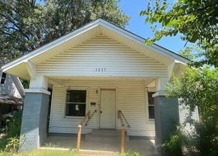 1217 W Main St, Ardmore, OK 73401 - photo 1