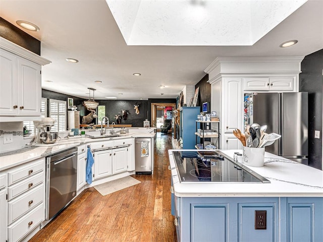 1521 Spring Creek Dr, Yukon, OK 73099 - kitchen with appliances with stainless steel finishes, a peninsula, white cabinetry, light wood-style flooring, and recessed lighting