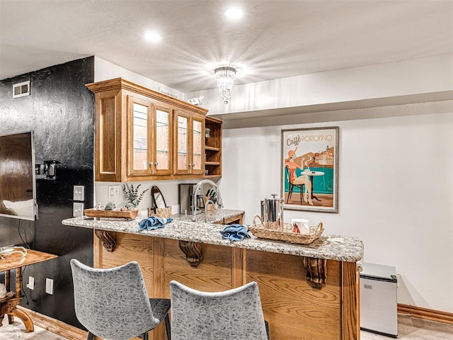 1521 Spring Creek Dr, Yukon, OK 73099 - indoor wet bar featuring recessed lighting and fridge