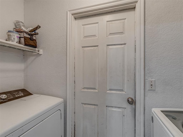 629 NW 121st St, Oklahoma City, OK 73114 - laundry room with washer and dryer