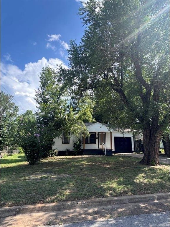 1412 NW 96th St, Oklahoma City, OK 73114 - view of front facade featuring a front lawn and an attached garage