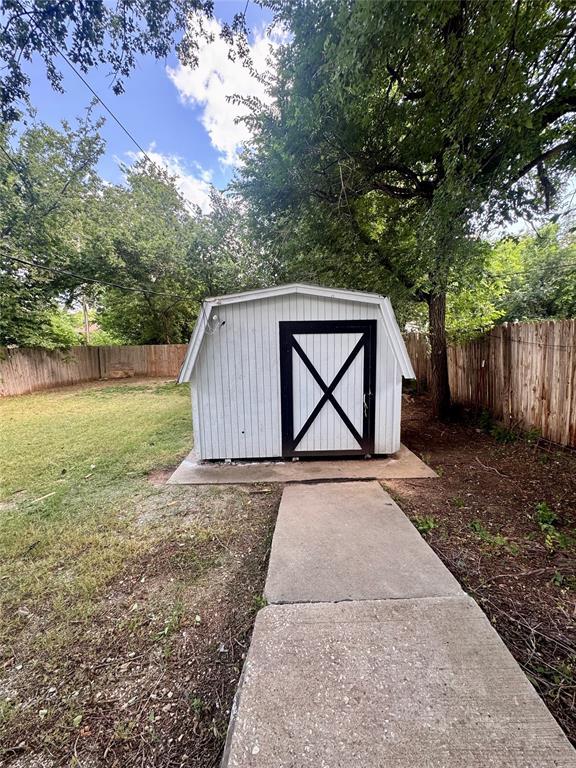 1412 NW 96th St, Oklahoma City, OK 73114 - view of shed with a fenced backyard