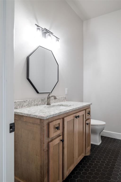 4716 Moulin Rd, Edmond, OK 73034 - half bath with vanity and toilet