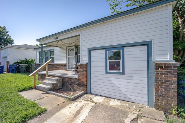 204 E Elder Ave, Duncan, OK 73533 - view of front of property with brick siding and covered porch