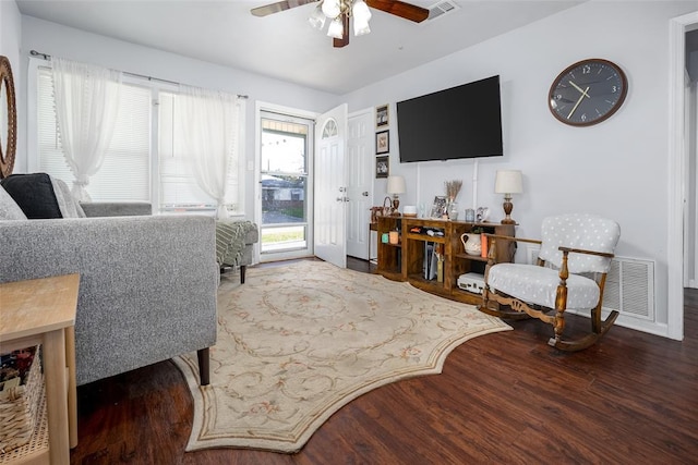 204 E Elder Ave, Duncan, OK 73533 - living area featuring wood finished floors and a ceiling fan