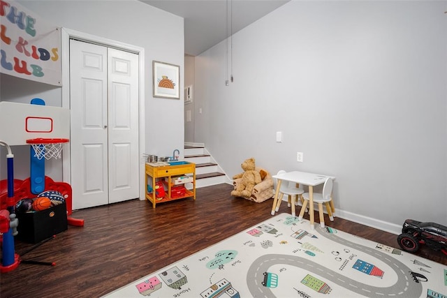 204 E Elder Ave, Duncan, OK 73533 - recreation room featuring wood finished floors and baseboards