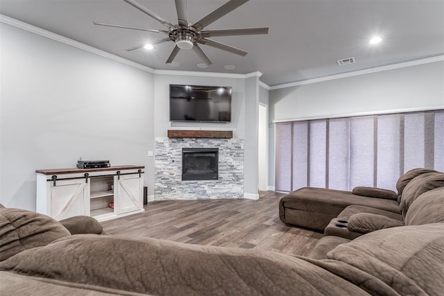 9125 NE Mustang Rd, Piedmont, OK 73078 - living area featuring crown molding, a ceiling fan, wood finished floors, a fireplace, and recessed lighting