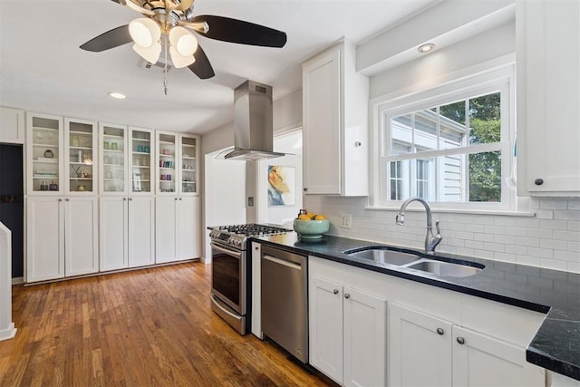 2625 Somerset Pl, Oklahoma City, OK 73116 - kitchen featuring stainless steel appliances, island exhaust hood, white cabinetry, backsplash, and ceiling fan