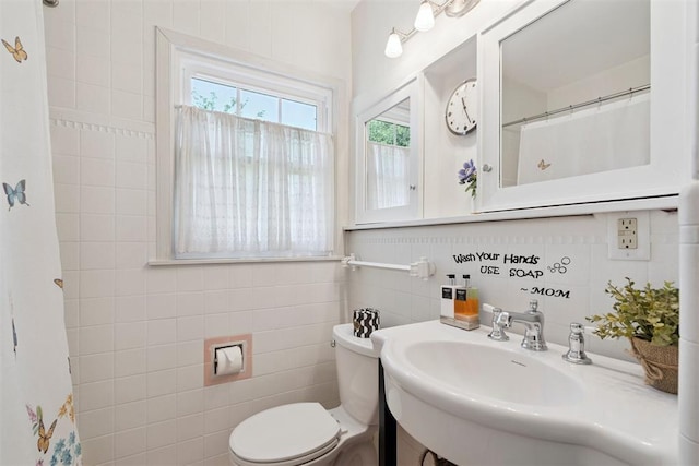2625 Somerset Pl, Oklahoma City, OK 73116 - bathroom featuring tile walls and a shower with curtain