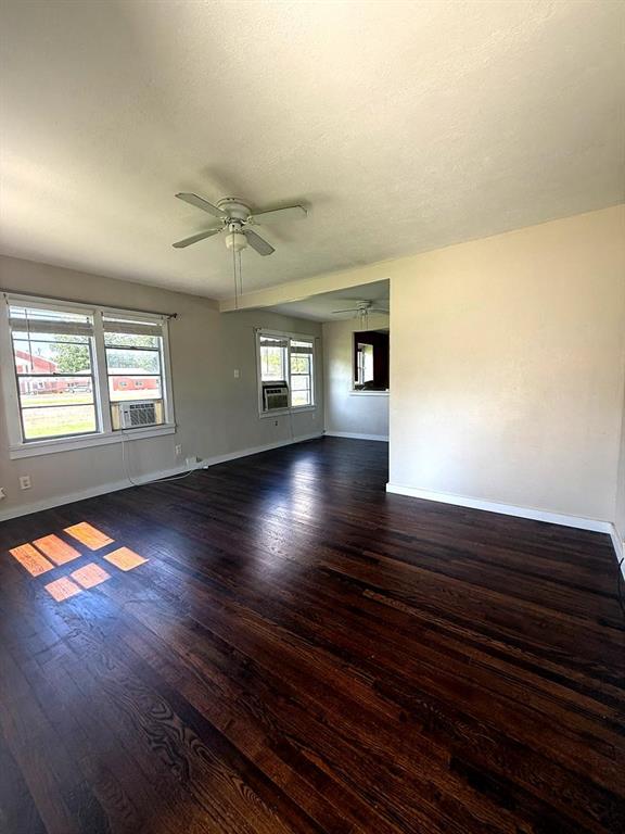 303 SW 5th St, Lindsay, OK 73052 - photo 8