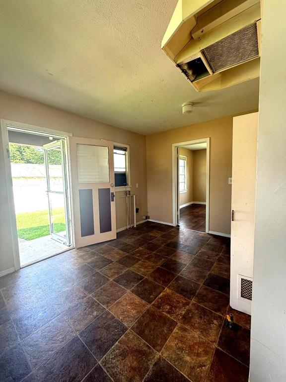 303 SW 5th St, Lindsay, OK 73052 - photo 11