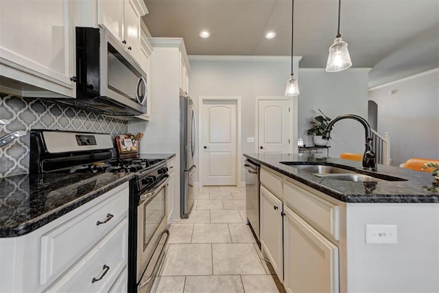 9920 NW 142nd St, Yukon, OK 73099 - kitchen featuring stainless steel appliances, crown molding, an island with sink, decorative backsplash, and dark stone counters
