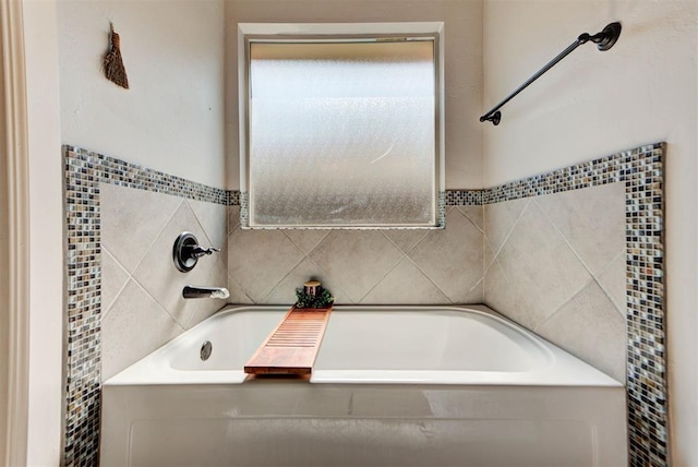 9920 NW 142nd St, Yukon, OK 73099 - full bath with a garden tub