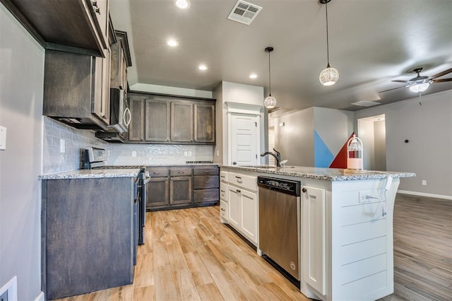 2208 Rivera Rd, Yukon, OK 73099 - kitchen featuring stainless steel appliances, light wood-style floors, a ceiling fan, backsplash, and recessed lighting