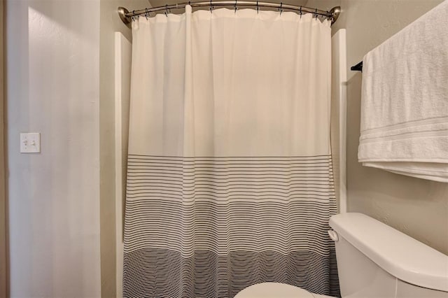 1621 Tumbleweed Way, El Reno, OK 73036 - full bathroom with a shower with curtain