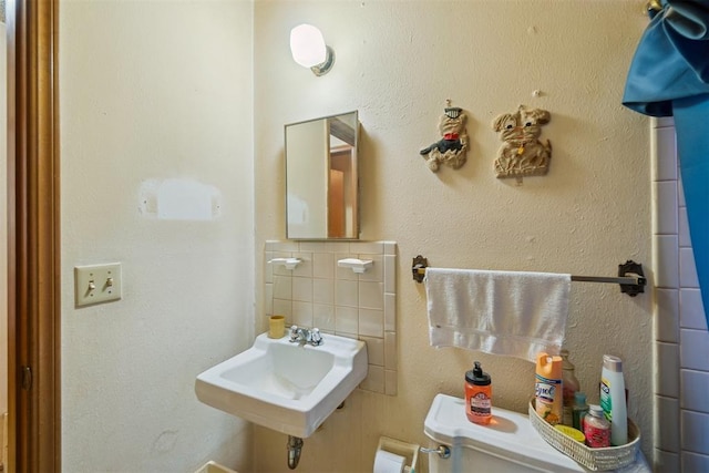 720 NW 16th St, Moore, OK 73160 - half bathroom with toilet and tasteful backsplash