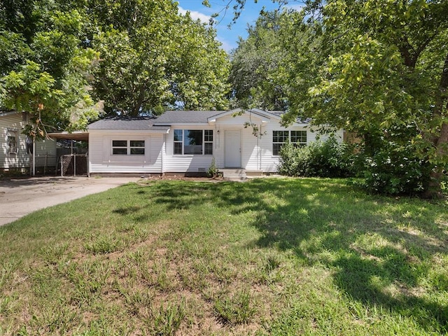 3927 SE 10th Pl, Del City, OK 73115 - view of front facade with driveway, a front yard, and a carport