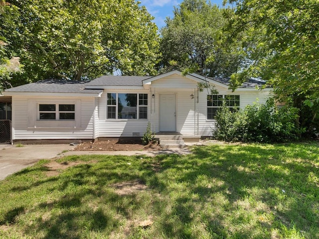 3927 SE 10th Pl, Del City, OK 73115 - ranch-style home with a front lawn