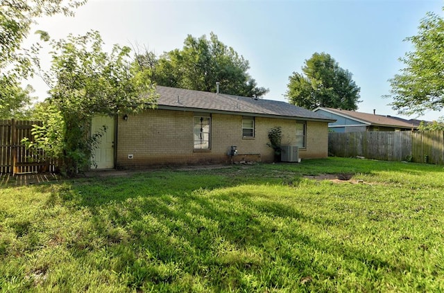 625 N Ramblin Oaks Dr, Moore, OK 73160 - back of property featuring brick siding and a fenced backyard