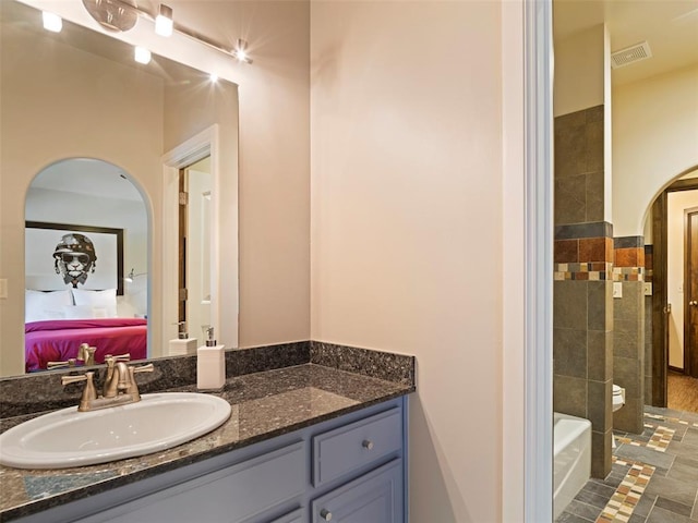3325 Winding Creek Cir, Edmond, OK 73034 - full bath featuring vanity and ensuite bath