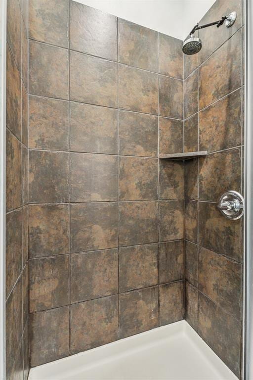 2429 NW 176th St, Edmond, OK 73012 - bathroom featuring tiled shower