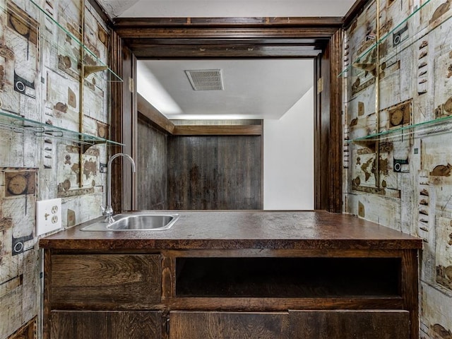 9220 Sutton Pl, Oklahoma City, OK 73132 - bar area with a sink