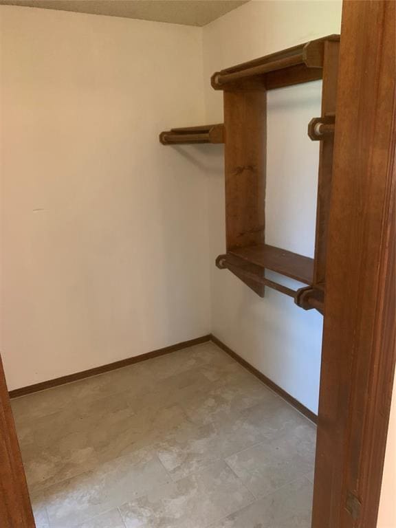 515 Cripple Creek Dr, Norman, OK 73071 - view of walk in closet