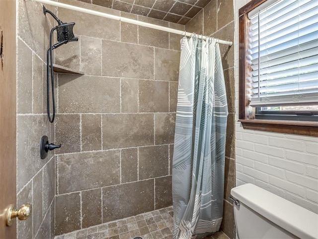 6500 N Grand Blvd Unit 131, Oklahoma City, OK 73116 - full bathroom featuring tiled shower and toilet