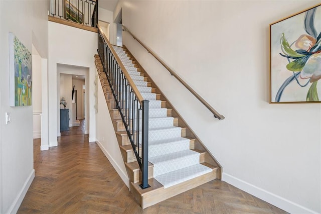 1415 Sherwood Ln, Nichols Hills, OK 73116 - stairway featuring baseboards and a high ceiling
