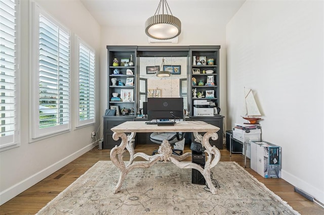 1415 Sherwood Ln, Nichols Hills, OK 73116 - home office featuring wood finished floors