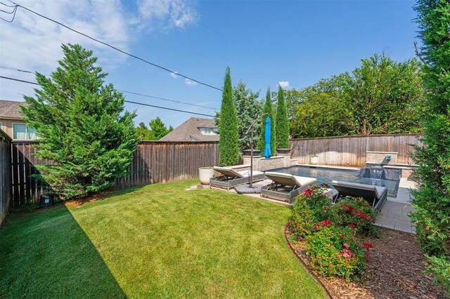 1415 Sherwood Ln, Nichols Hills, OK 73116 - fenced backyard featuring a patio area