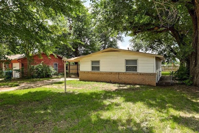 4025 Parkwoods Ln, Midwest City, OK 73110 - view of front of home featuring brick siding and a carport