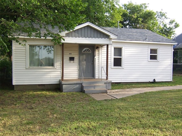419 W Pulaski St, Shawnee, OK 74804 - view of front of property with crawl space, a front yard, and a shingled roof