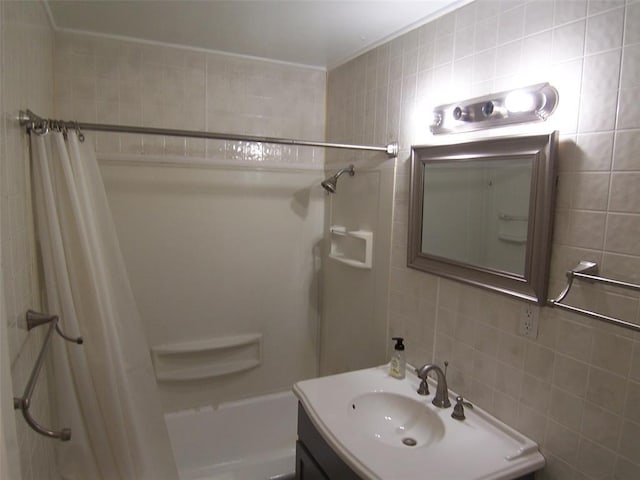 419 W Pulaski St, Shawnee, OK 74804 - bathroom featuring tile walls, shower / bath combo with shower curtain, vanity, and backsplash