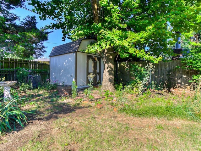 2632 SW 55th St, Oklahoma City, OK 73119 - fenced backyard featuring a shed