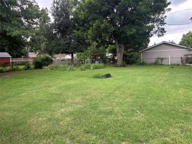3305 N Mueller Ave, Bethany, OK 73008 - view of yard