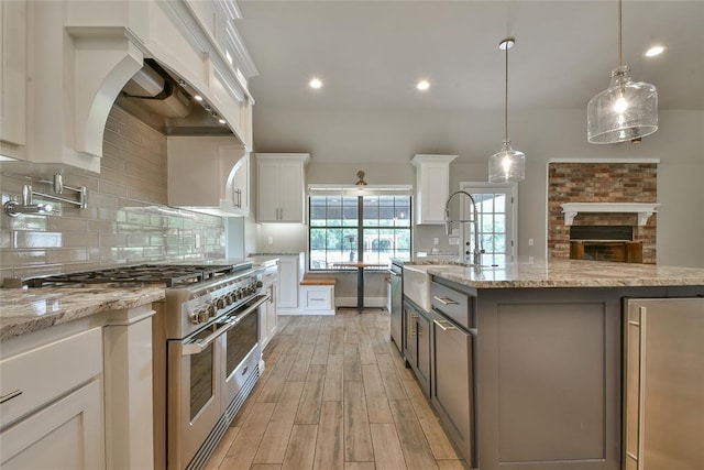 3019 Winding Creek Ln, Piedmont, OK 73078 - kitchen featuring appliances with stainless steel finishes, light wood-type flooring, white cabinets, backsplash, and recessed lighting
